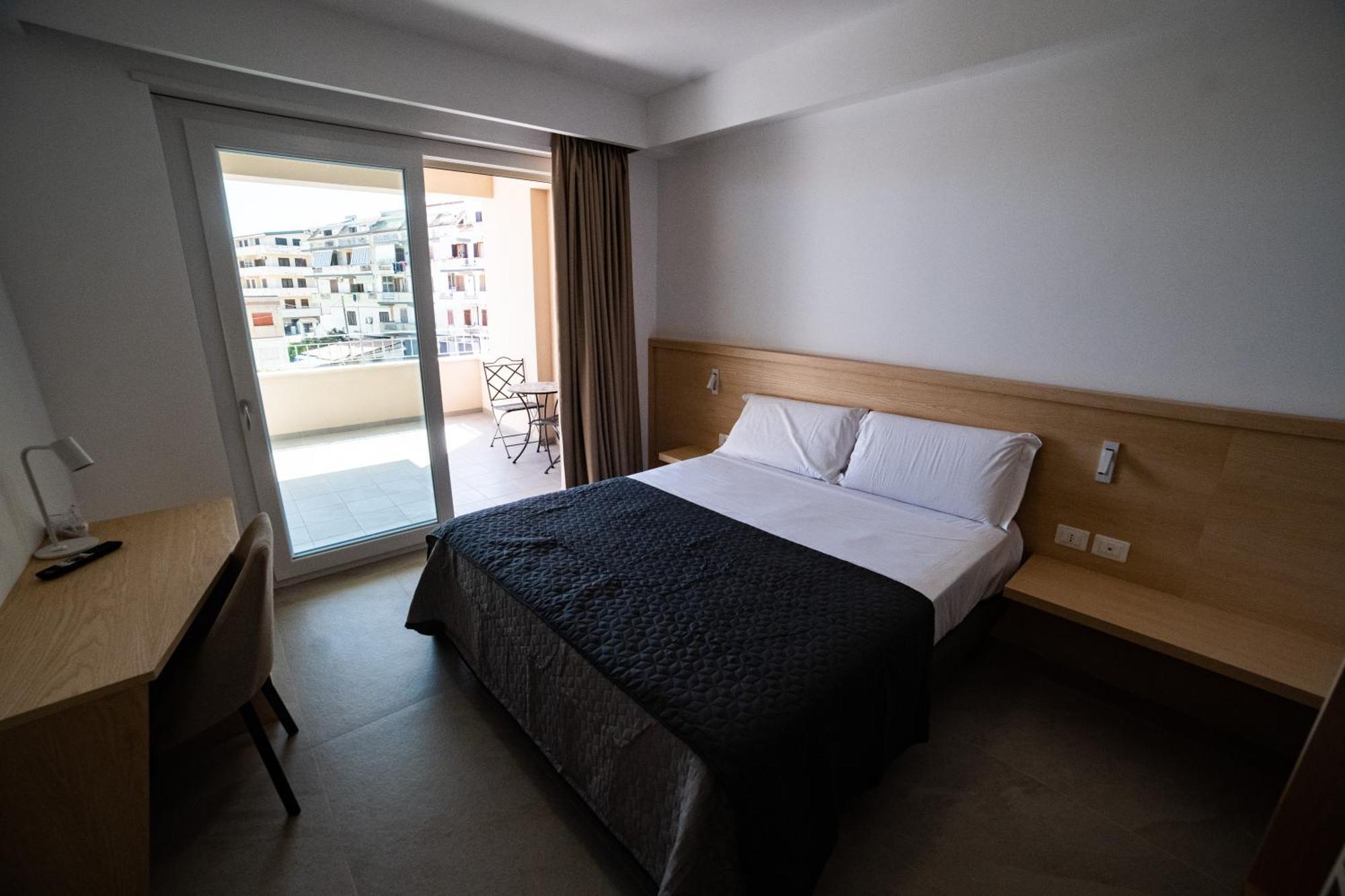 Middle Town Palace Tropea Εξωτερικό φωτογραφία